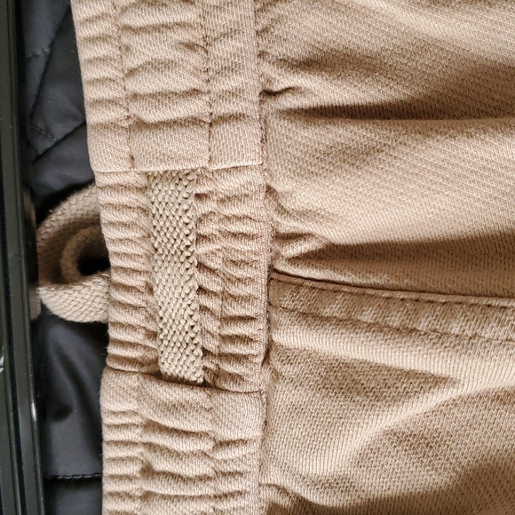Athleta tan Farallon cargo crops size 6 euc - Picture 8 of 10